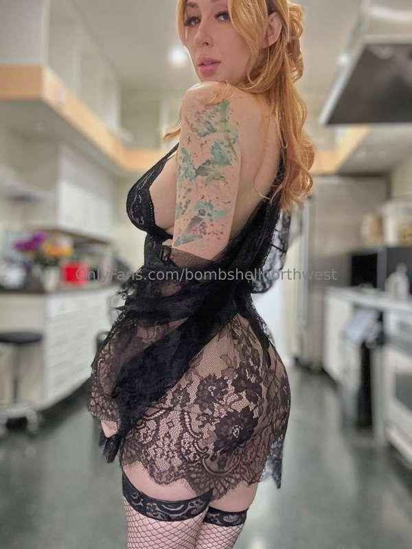 I’m in Des Moines til 3PM making naughty coffees for you 🖤26..