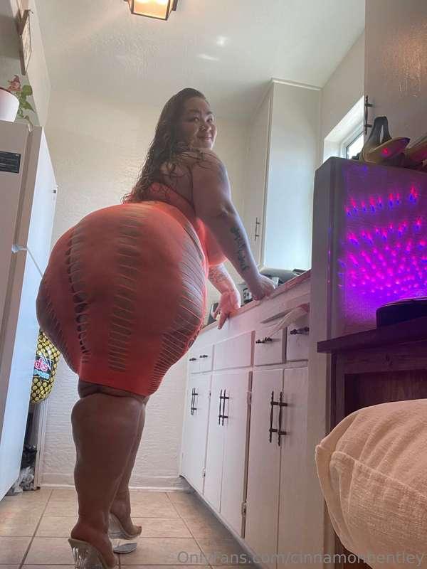 Big freaky bitch is live right now come slut me out with my ..