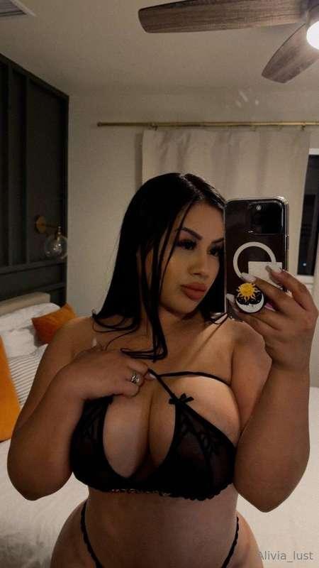 Just a reminder: naughty girls get daddy’s full attention 😜