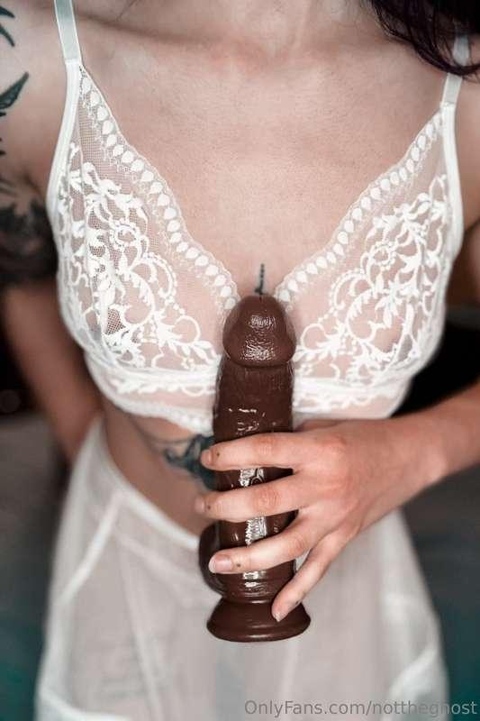 sucking & riding one of my favorite toys 😈 you’re going to l..
