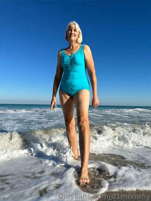 Wanna go to the beach with BIG mama? ❤️