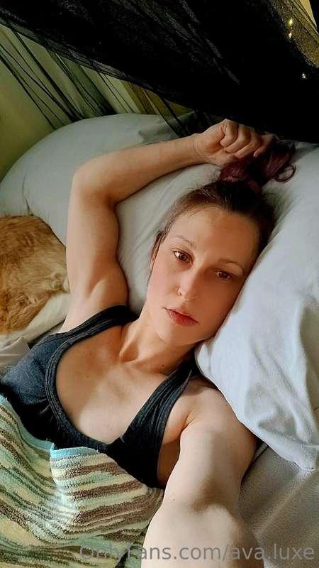 Snow storm outside; warm in bed inside 😛 Happy Saturday 😘