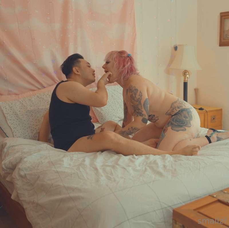 i don’t know what i like in my mouth more, fingers or cock🥰