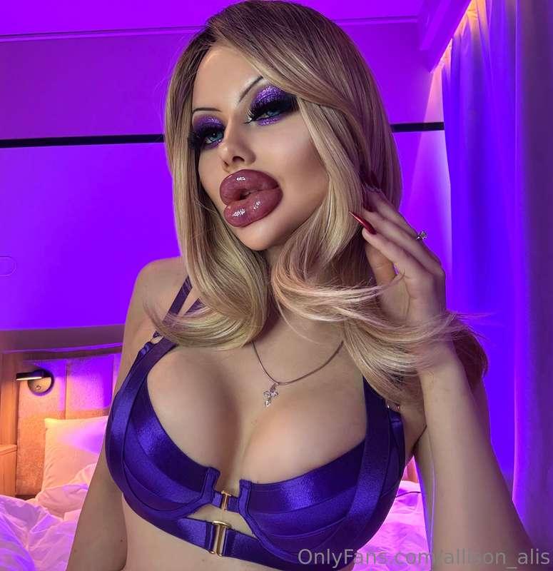 Check out my new sexy video (pinned on my page)💜