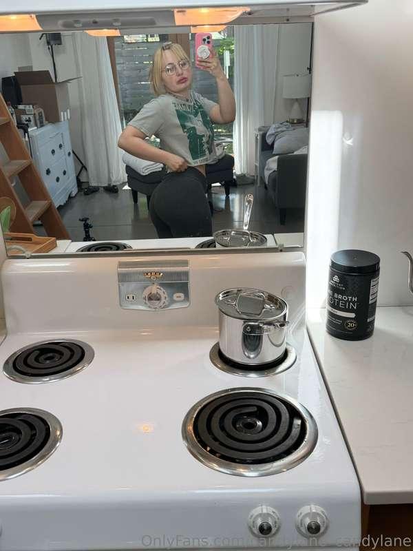 Me looking at my butt to see if u can see it👀