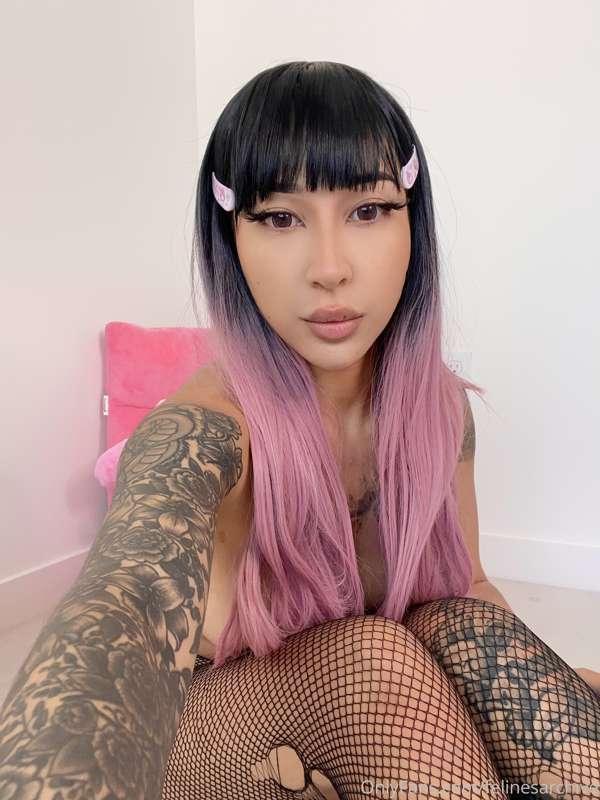 Here are some forgotten pics from my last photoset 😊 also, h..