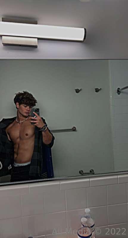 Hope everyone is having a great weekend! I am filming some s..