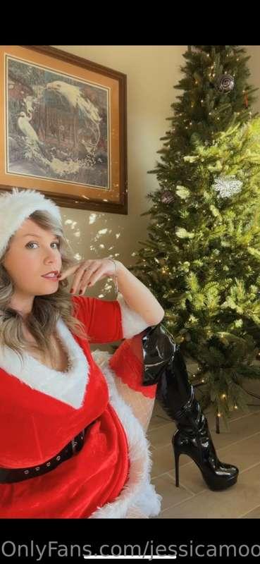 Happy holidays my loves! 🥰
Stay safe, stay warm, and have a ..