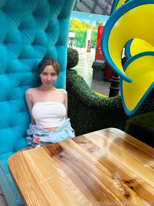 Would you mind if I didn't wear a bra on a date?🍒🔥🥵



#tits #boobs #nipples #public #redhead #teen #cute