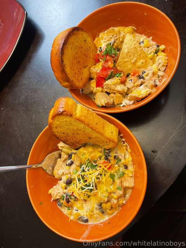 Dinner’s cute…Wanna skip to dessert?🍽️😏