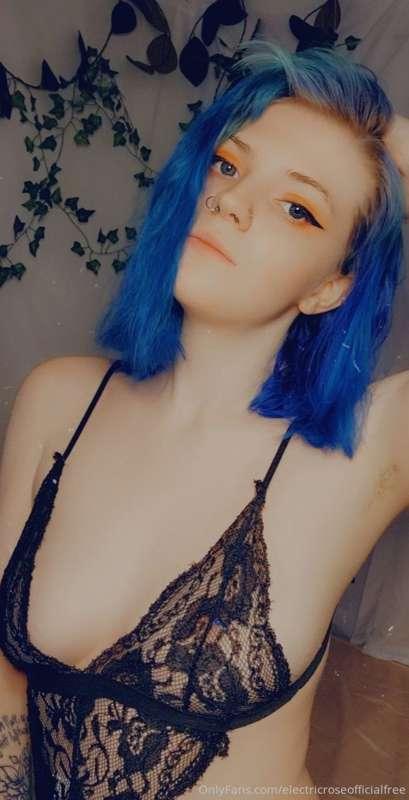 My titties need to be nibbled on 🤭🤤