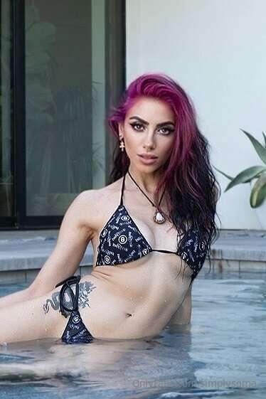 Falls around the corner hehe 👙