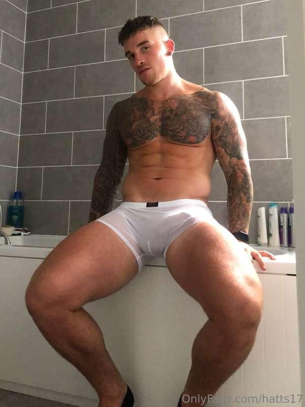 Like if you zoomed on pic 6 😈👀