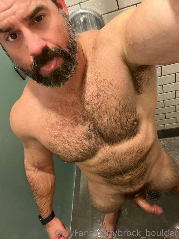 Feelin’ frisky in the gym shower post-lift! There’s room for..
