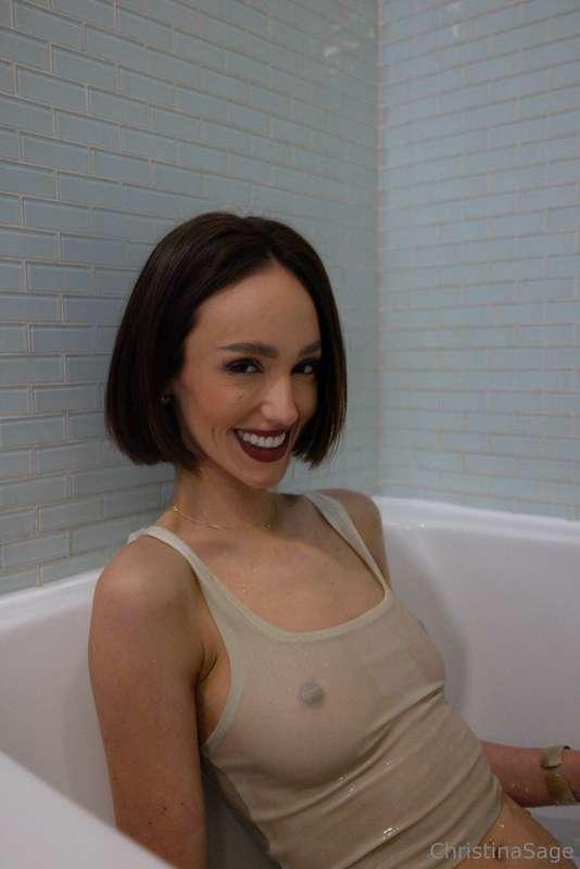 A peek at me being way too cute to handle 😏