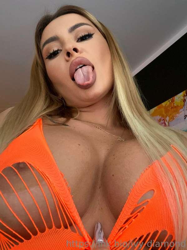 Do you wanna play with what’s in my panties? 🥵