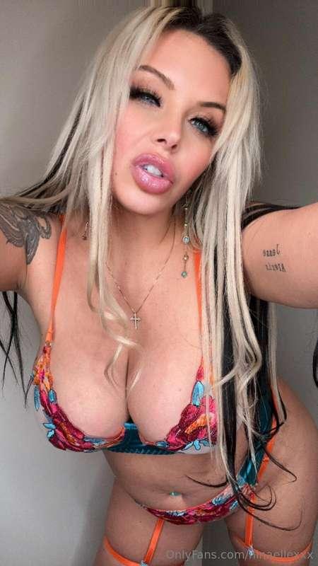 It's time for a DICK PIC QUESTIONNAIRE!!It's not all "oooh t..