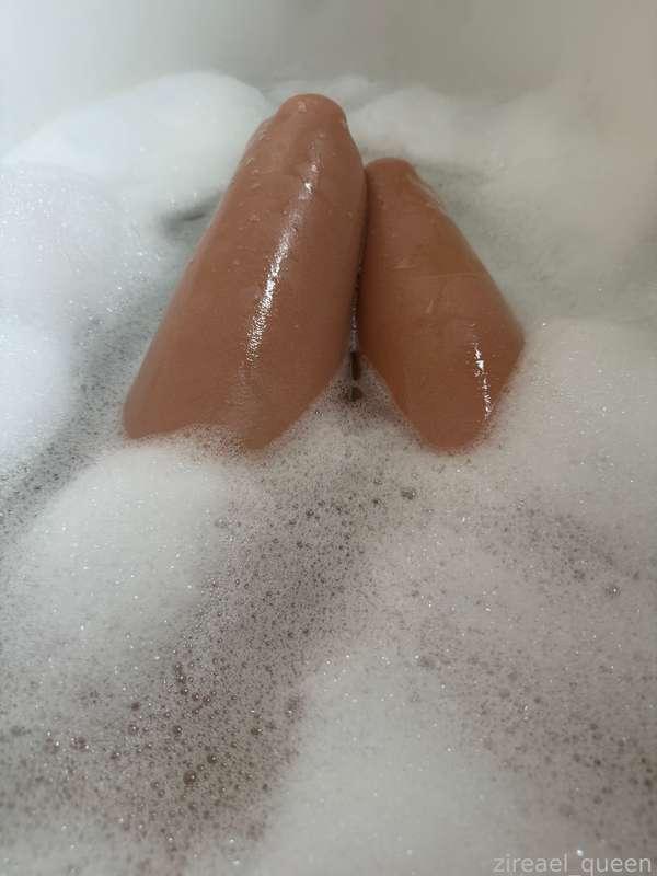 I want to know your dirty fantasies... 💭

#fyp #feet #inthebath #bathtime #sext #legs #wetpussy #foryou