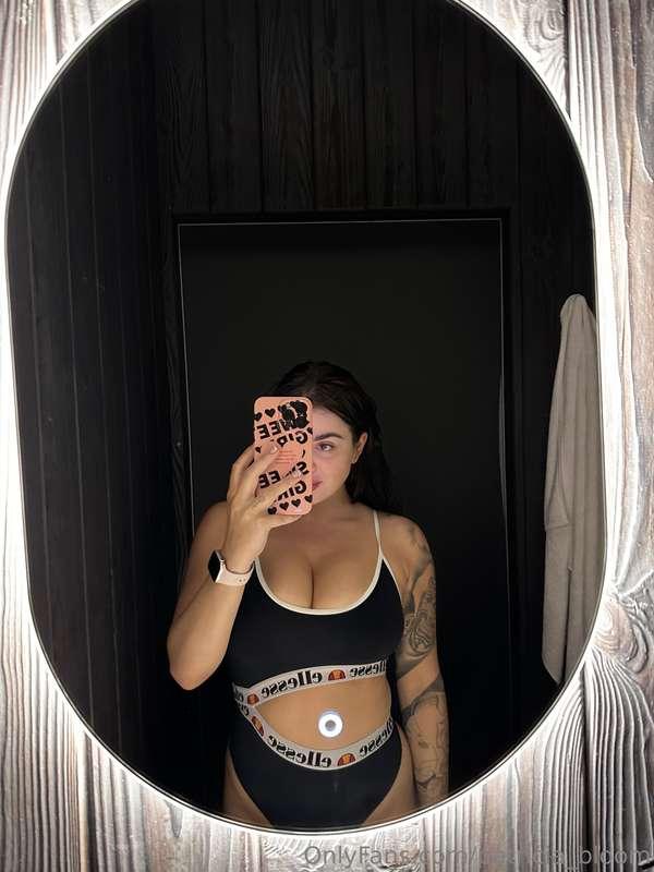 Feeling sporty and sexy at the same time. Who said you can’t..
