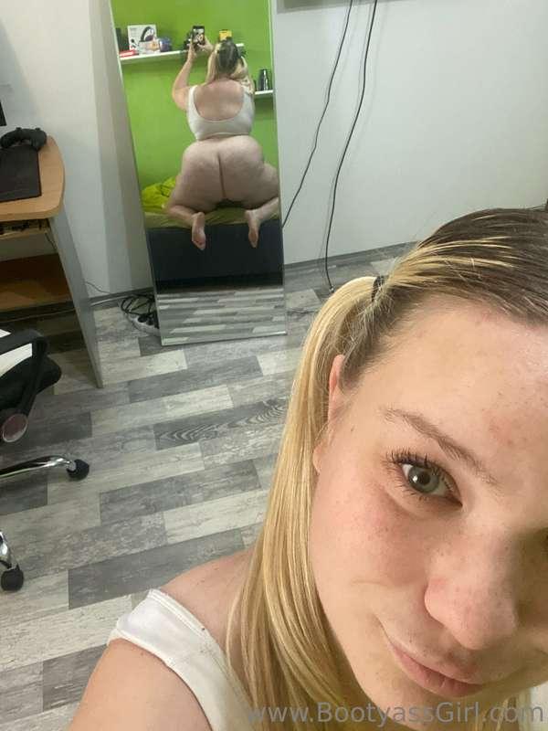 💋💋 Kiss?💋💋 yes, please, on the ass💋💋