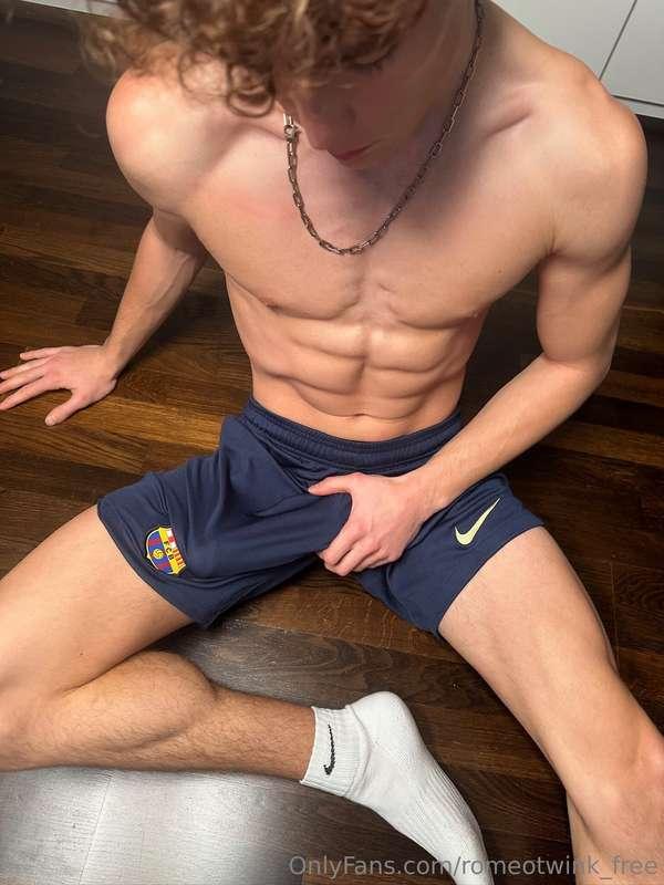 ⭐️Check out my exclusive page @romeo_twink ⭐️ Full naked and..