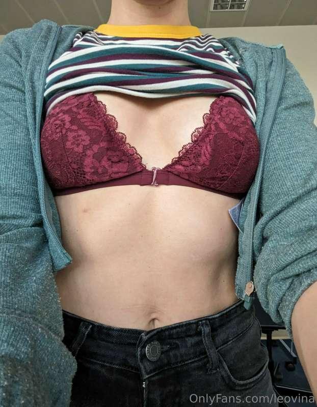 Flashing my boobs in the office for the Casual Friday ✅😜