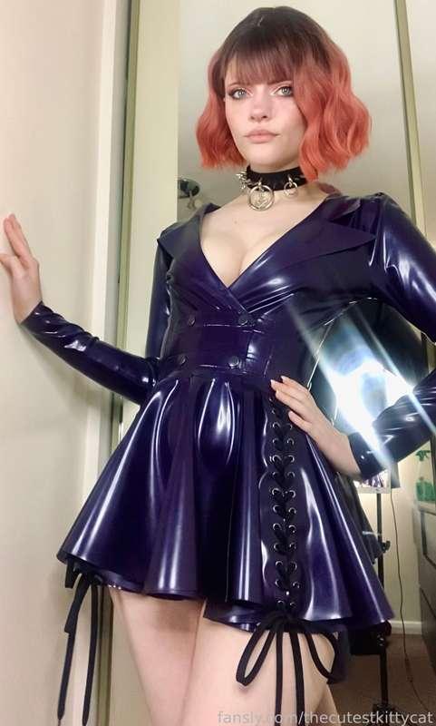 Pics of my new latex jacket in metallic purple~ worship your mistress. 💜