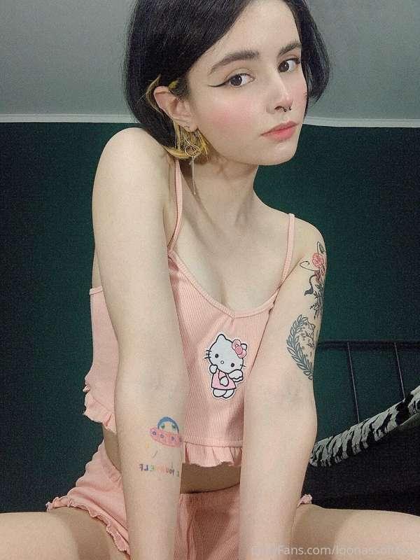 loonassoftfeet image #0