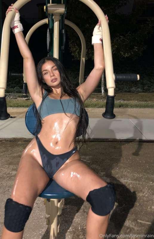 I get so wet when you tip me 🥵