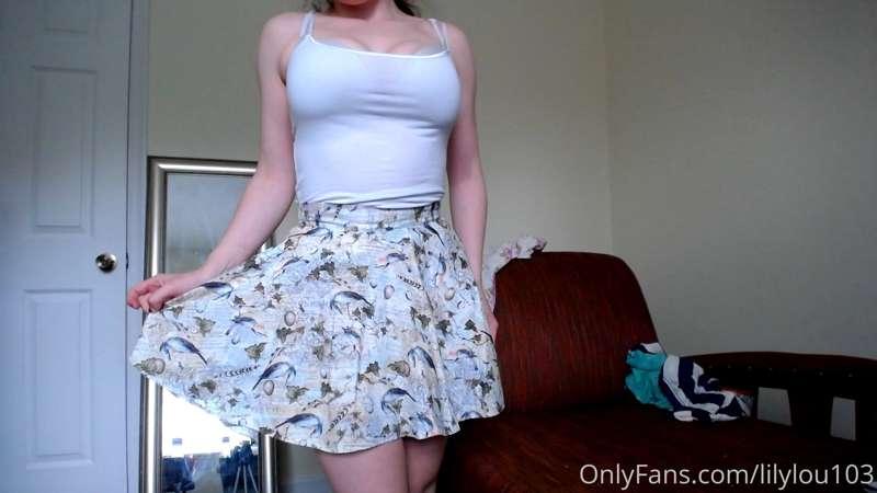 18yrs old, lots of ass pics in this photo set 🍑
