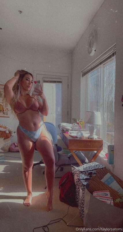 taylorsatomi image #0