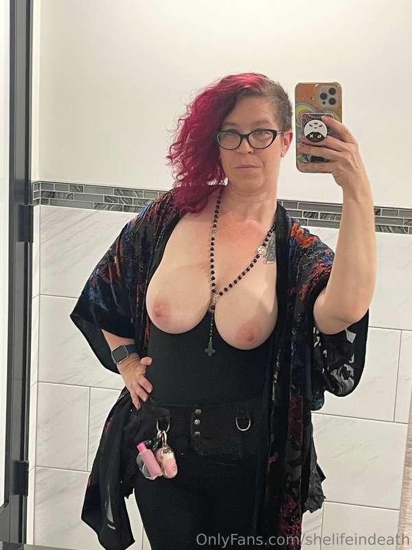 shelifeindeath image #3