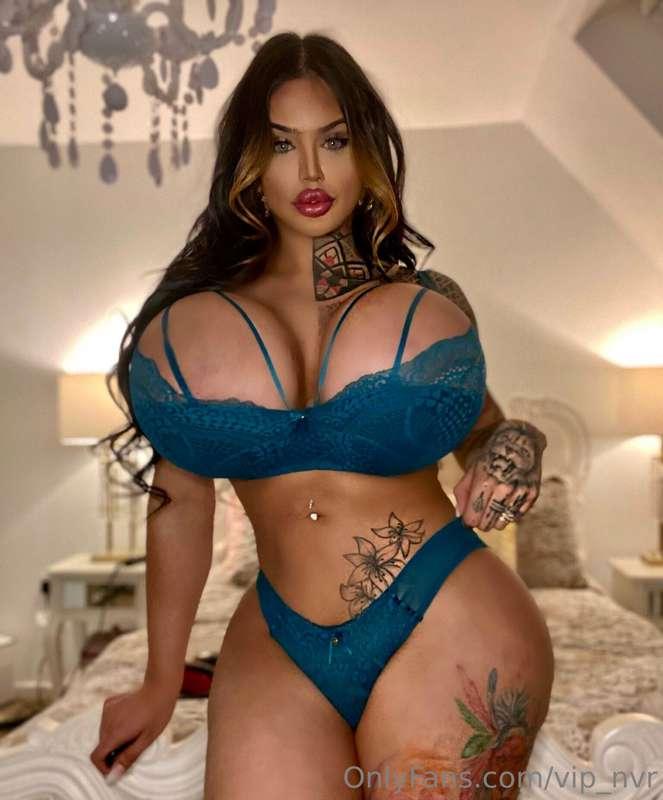 I need to take my clothes off. Can you help?🥵