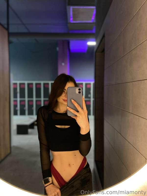 Today I was flirted with by a trainer at the gym, here I am ..