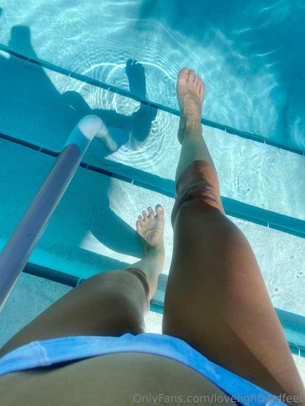 pool day 💦💦💦👙🦶🏽 would you join? 🙂🙊