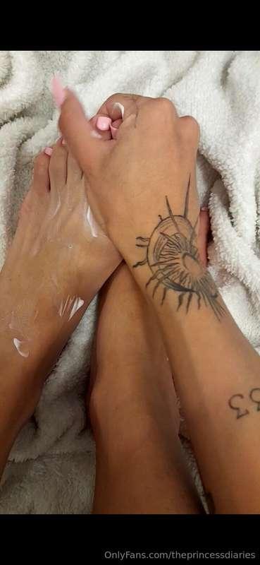 Rate my oily soles with 1 word🥵🔥