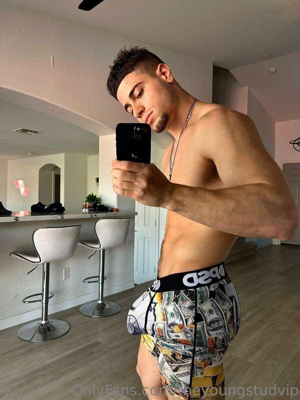 Happy Sunday:) I’m in the mood, let’s message eachother😏