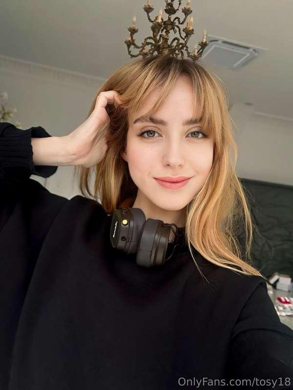 🌟  @daisy_feel 🌟Her CUTE FACE and WET PINK PUSSY will make y..