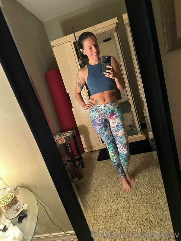 Workout time 🏋️‍♀️ Feeling cute. ☺️