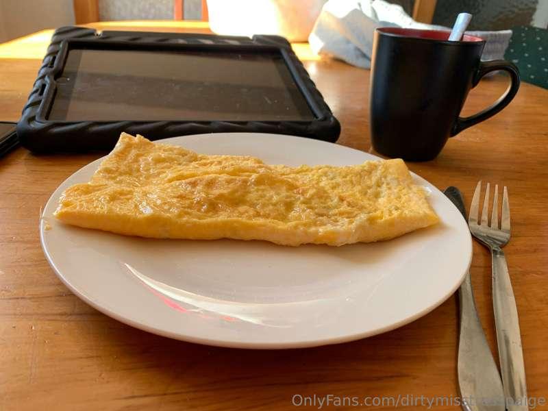 Cheese omelette, mocha and editing for breakfast 🍳 🤤 
Oh btw..