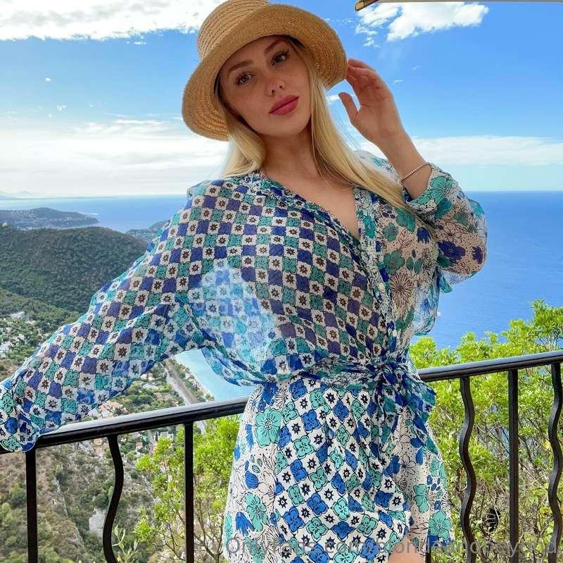 blondeandbeyond image #1
