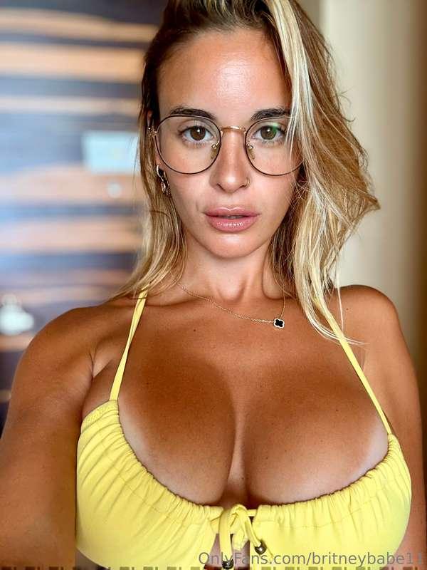 Guess my bra size 👀💋Let’s see who’s got great vision 😏