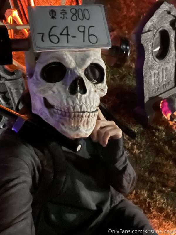 Hope everyone had a safe and fun Halloween 🥰 
If anyone know..