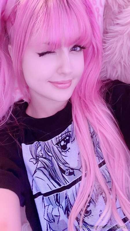 Pink haired girls do it better<3