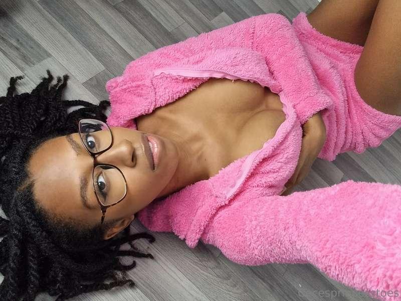 Be my good foot boy and massage my pretty feet