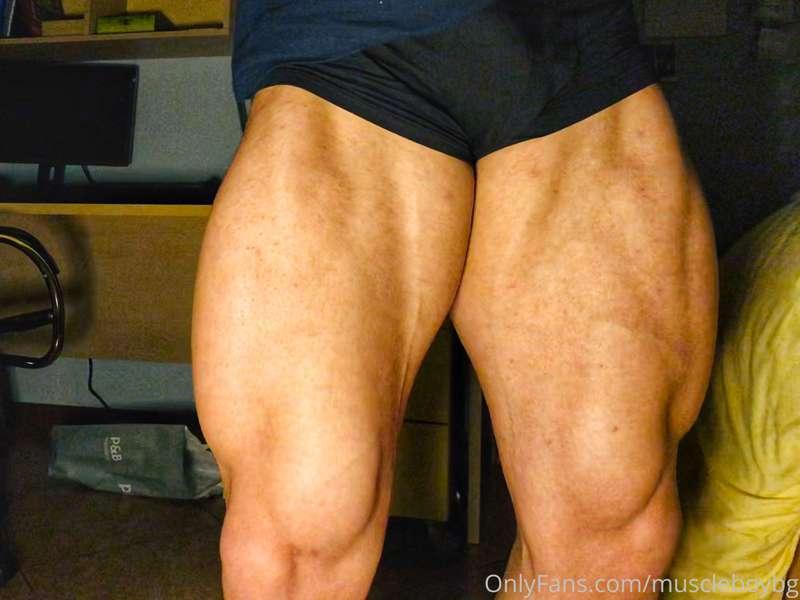 Big legs fans, where are you??