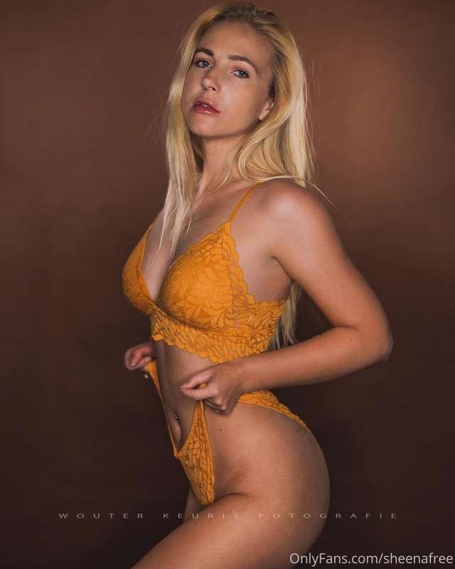 Sub to my paid page! I have a 50% discount at the moment 🥵💦 ..