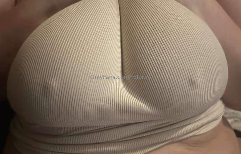 A lil tease of my huge tits