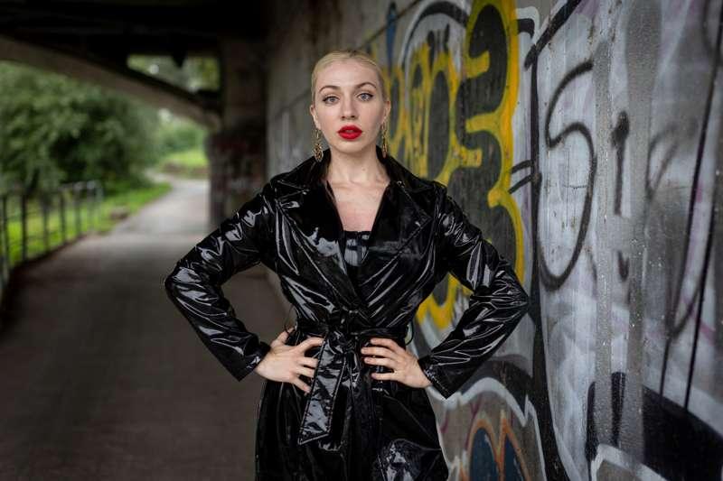 Latex in public under the rain