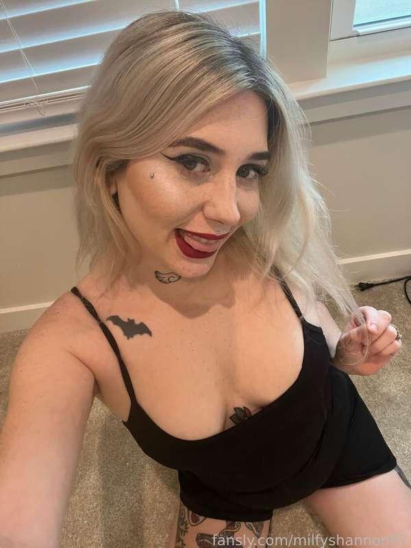 UR FAVV🤪 
Unlock/swipe to see what’s underneath 🫶


#fyp #cute #blonde #tattoos #pussy #ass #piss #fetish #kinky #milf 